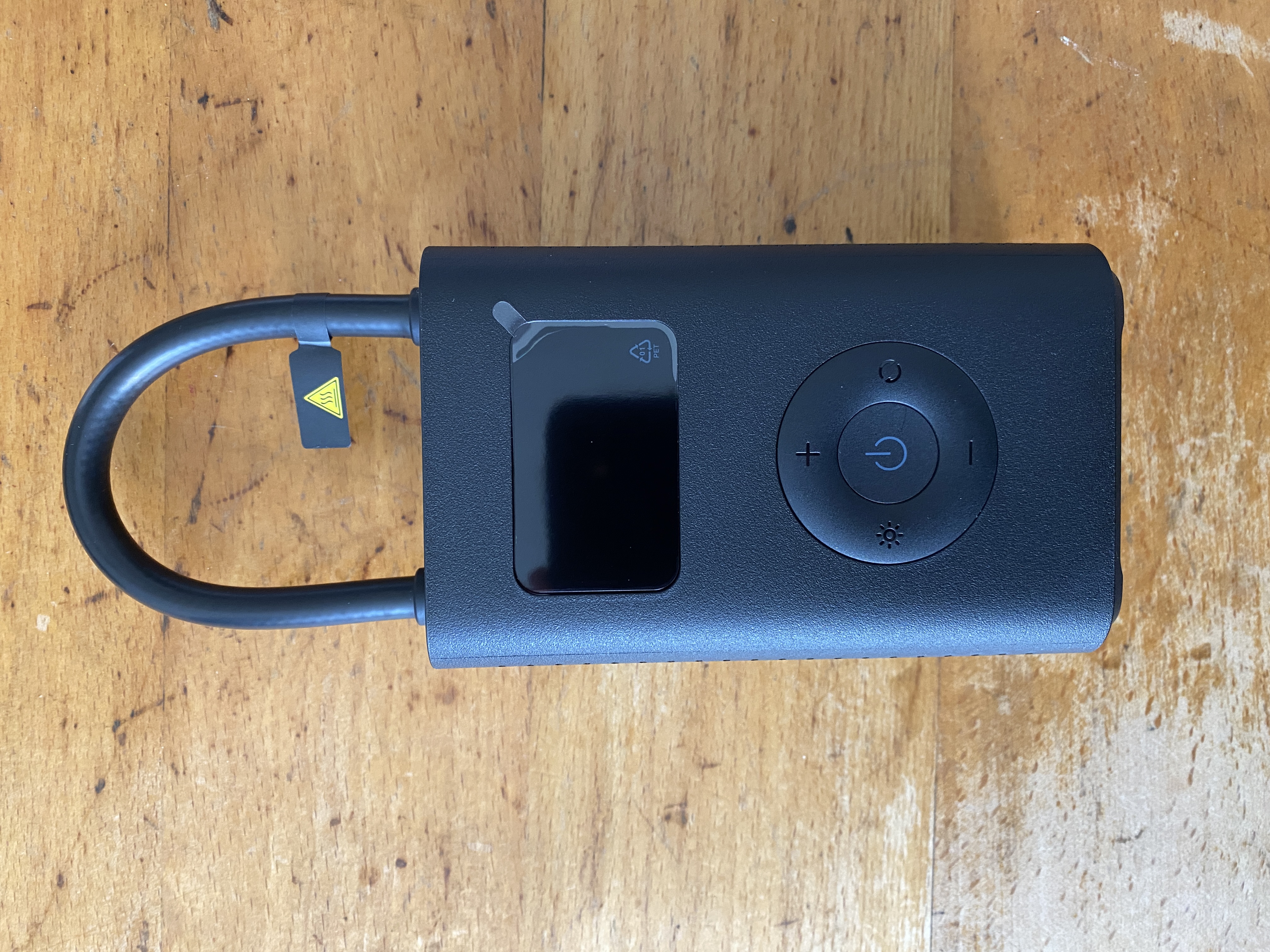 Vue de dessus : écran digital, boutons de réglage et bouton de lampe LED